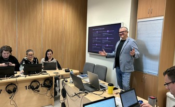 Pierwsza sesja kursu warsztatowego „AI – Twój Osobisty Asystent”